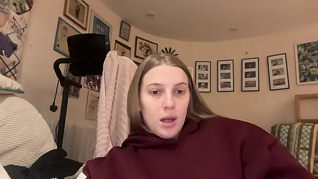 Snapshot of Ella-82 chatting on 13, 2, 2025 Ella-82 online show from 13, 2, 2025