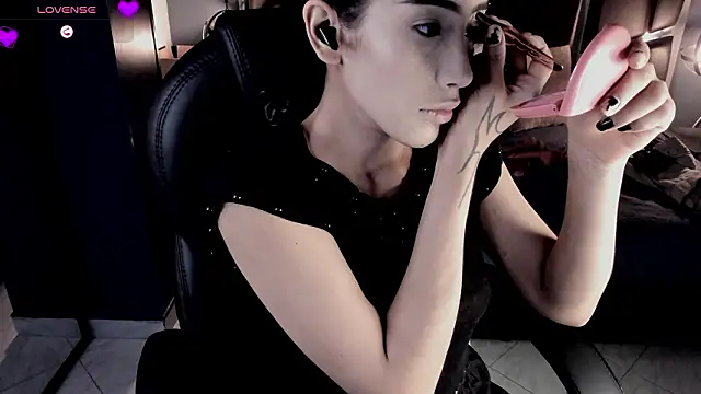 vaiolethsan   online show from 18, 2, 2026