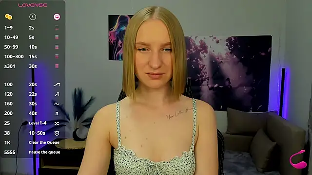 Snapshot of BeautyBlondy chatting on 16, 10, 2025 BeautyBlondy online show from 16, 10, 2025