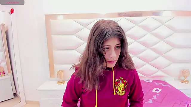 Snapshot of MiaQueen021 chatting on 6, 3, 2025 MiaQueen021 online show from 6, 3, 2025