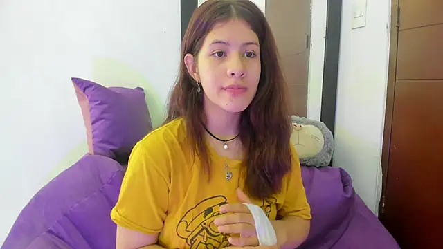 Snapshot of MiaQueen021 chatting on 9, 9, 2025 MiaQueen021 online show from 9, 9, 2025