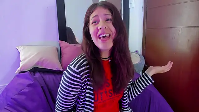 Snapshot of MiaQueen021 chatting on 19, 9, 2025 MiaQueen021 online show from 19, 9, 2025