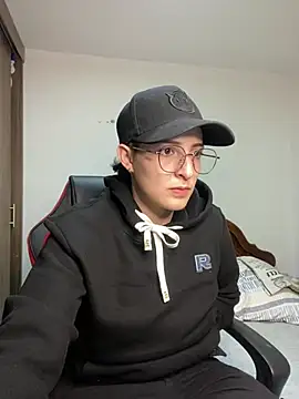 Snapshot of alex_parker07 chatting on 8, 1, 2025 alex parker07 online show from 8, 1, 2025