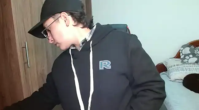 Snapshot of alex_parker07 chatting on 8, 1, 2025 alex parker07 online show from 8, 1, 2025