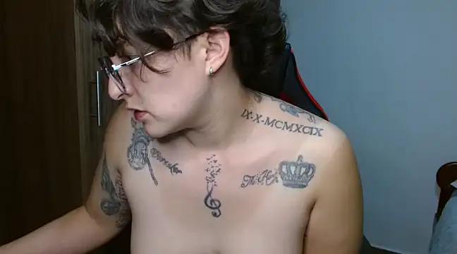 Snapshot of alex_parker07 chatting on 24, 1, 2025 alex parker07 online show from 24, 1, 2025