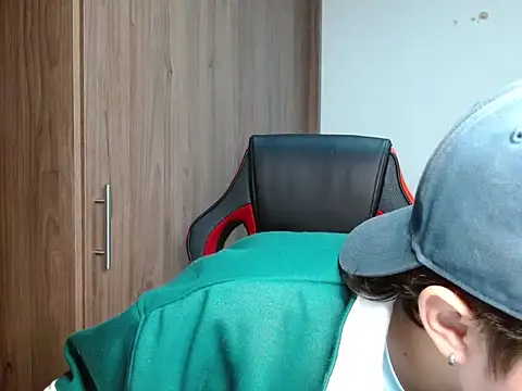 Snapshot of alex_parker07 chatting on 1, 2, 2025 alex parker07 online show from 1, 2, 2025