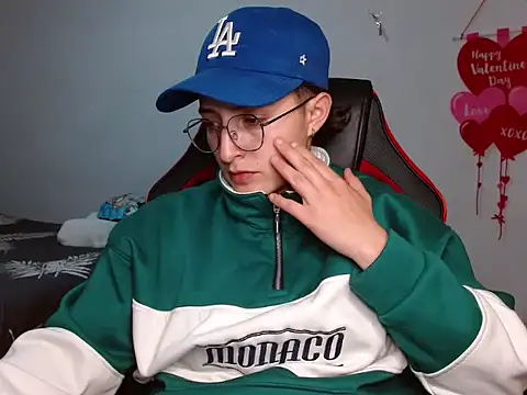 Snapshot of alex_parker07 chatting on 20, 2, 2025 alex parker07 online show from 20, 2, 2025