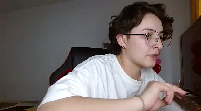 Snapshot of alex_parker07 chatting on 25, 2, 2025 alex parker07 online show from 25, 2, 2025