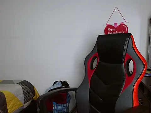 Snapshot of alex_parker07 chatting on 28, 2, 2025 alex parker07 online show from 28, 2, 2025