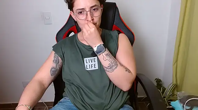 Snapshot of alex_parker07 chatting on 12, 3, 2025 alex parker07 online show from 12, 3, 2025