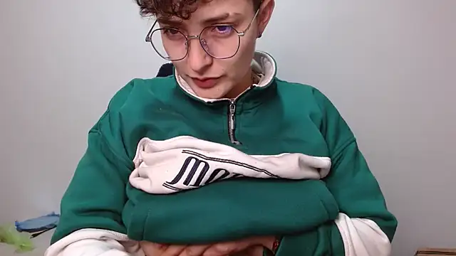 Snapshot of alex_parker07 chatting on 14, 9, 2025 alex parker07 online show from 14, 9, 2025