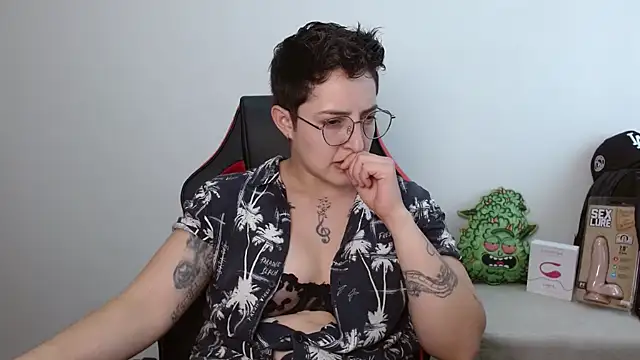 Snapshot of alex_parker07 chatting on 28, 10, 2025 alex parker07 online show from 28, 10, 2025