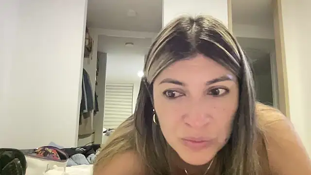 Snapshot of LunaBeya chatting on 17, 7, 2026 LunaBeya online show from 17, 7, 2026