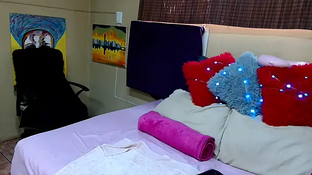 PEBBLES365 online show from 30, 10, 2025