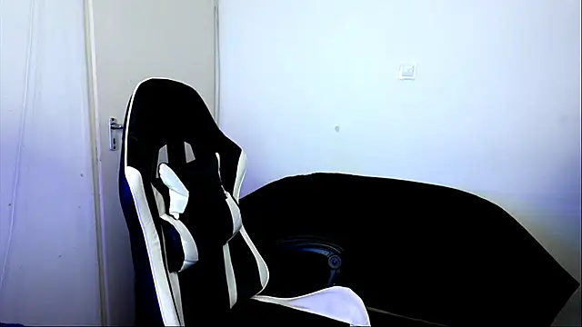 Snapshot of ShyHotNerd chatting on 28, 7, 2026 ShyHotNerd online show from 28, 7, 2026
