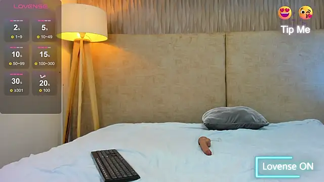 Snapshot of taylorsmiiith_ chatting on 26, 2, 2025 taylorsmiiith online show from 26, 2, 2025