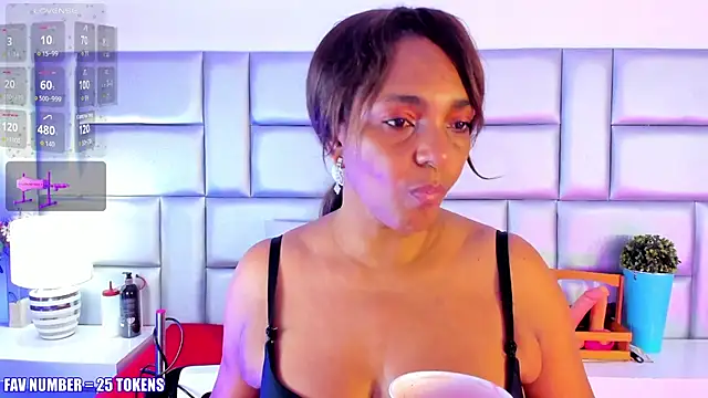 LovelyNickii online show from 28, 10, 2025