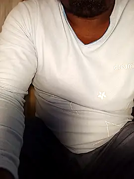 Snapshot of Dube501 chatting on 29, 9, 2025 Dube501 online show from 29, 9, 2025