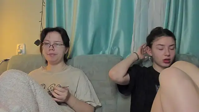 Snapshot of honey_love_honeyy chatting on 15, 1, 2025 honey love honeyy online show from 15, 1, 2025