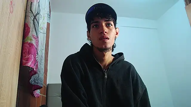 Snapshot of Alejandro_bigdick_x chatting on 6, 2, 2025 Alejandro bigdick x online show from 6, 2, 2025