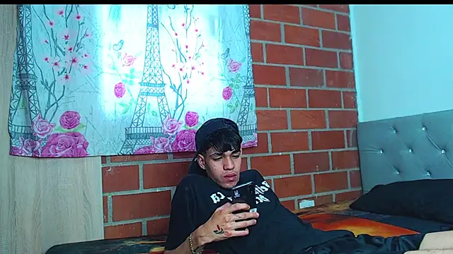 Snapshot of Alejandro_bigdick_x chatting on 5, 3, 2025 Alejandro bigdick x online show from 5, 3, 2025