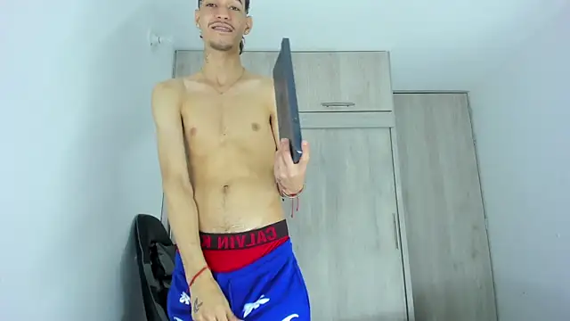 Snapshot of Alejandro_bigdick_x chatting on 28, 9, 2025 Alejandro bigdick x online show from 28, 9, 2025