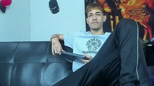 Snapshot of Alejandro_bigdick_x chatting on 10, 10, 2025 Alejandro bigdick x online show from 10, 10, 2025