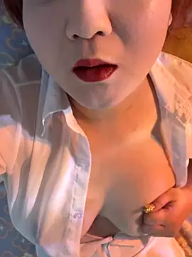 Snapshot of Hey-Cute chatting on 19, 10, 2025 Hey-Cute online show from 19, 10, 2025