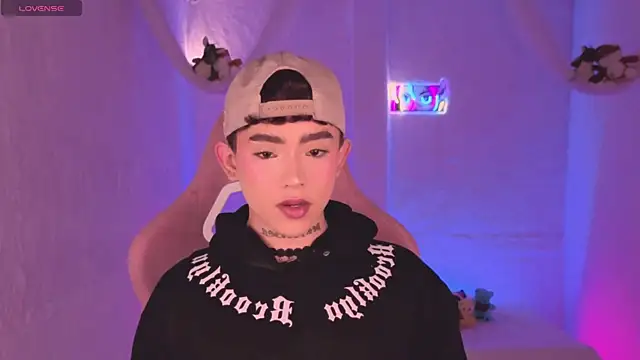 Snapshot of Evan_Hunter chatting on 10, 11, 2025 Evan Hunter online show from 10, 11, 2025