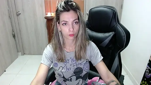 Princezzlove3 online show from 9, 2, 2025