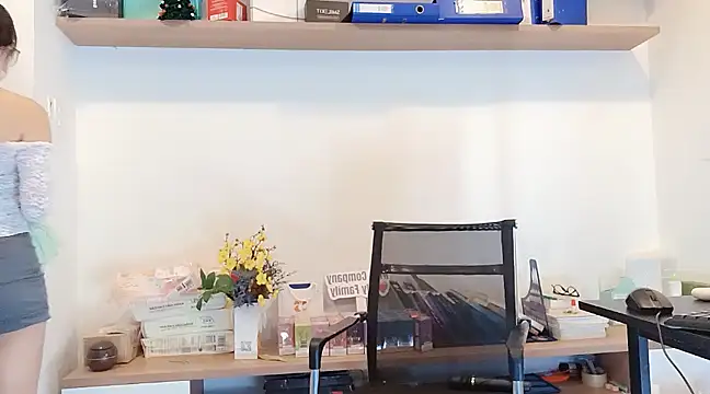 Lush-Office online show from 3, 3, 2025