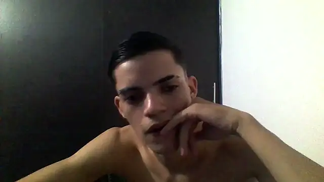 Snapshot of Latinos_2001 chatting on 9, 5, 2026 Latinos 2001 online show from 9, 5, 2026