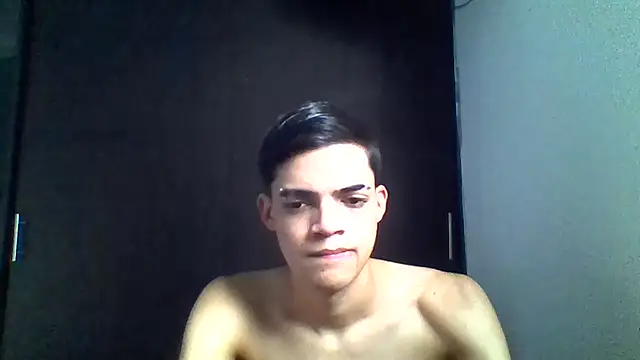 Snapshot of Latinos_2001 chatting on 17, 5, 2026 Latinos 2001 online show from 17, 5, 2026