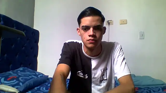 Snapshot of Latinos_2001 chatting on 30, 5, 2026 Latinos 2001 online show from 30, 5, 2026