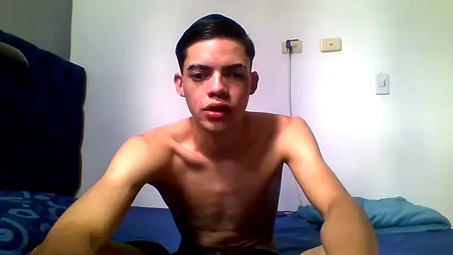 Snapshot of Latinos_2001 chatting on 2, 6, 2026 Latinos 2001 online show from 2, 6, 2026