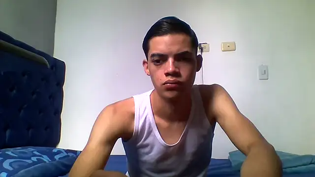 Snapshot of Latinos_2001 chatting on 7, 6, 2026 Latinos 2001 online show from 7, 6, 2026