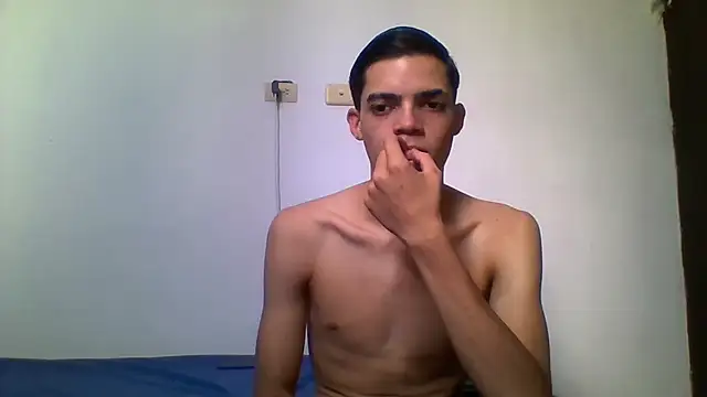 Snapshot of Latinos_2001 chatting on 11, 6, 2026 Latinos 2001 online show from 11, 6, 2026