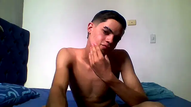 Snapshot of Latinos_2001 chatting on 15, 6, 2026 Latinos 2001 online show from 15, 6, 2026