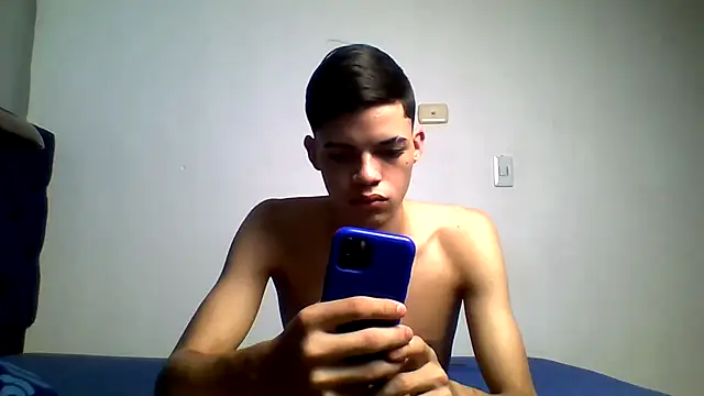 Latinos 2001 online show from 2, 8, 2026