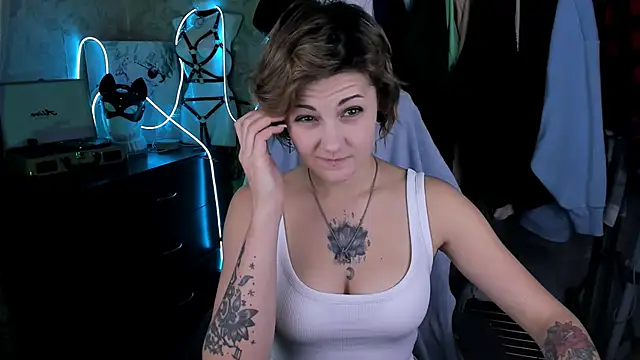 Snapshot of EvaBrownie chatting on 21, 10, 2025 EvaBrownie online show from 21, 10, 2025