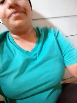 Snapshot of Mumbaigirl17 chatting on 9, 11, 2025 Mumbaigirl17 online show from 9, 11, 2025