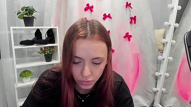 Snapshot of Sahara_Shields chatting on 4, 2, 2025 Sahara Shields online show from 4, 2, 2025