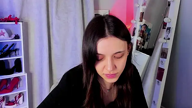 Snapshot of Sahara_Shields chatting on 4, 2, 2026 Sahara Shields online show from 4, 2, 2026