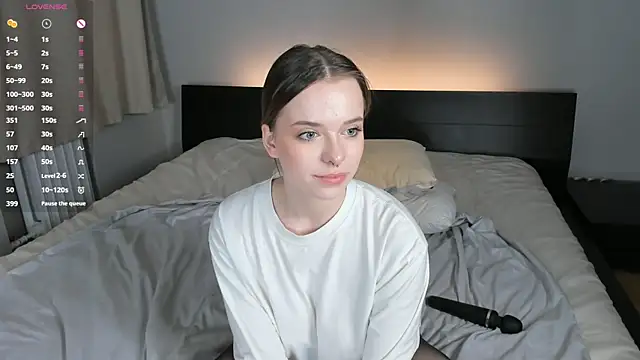 MonaClive online show from 8, 2, 2025