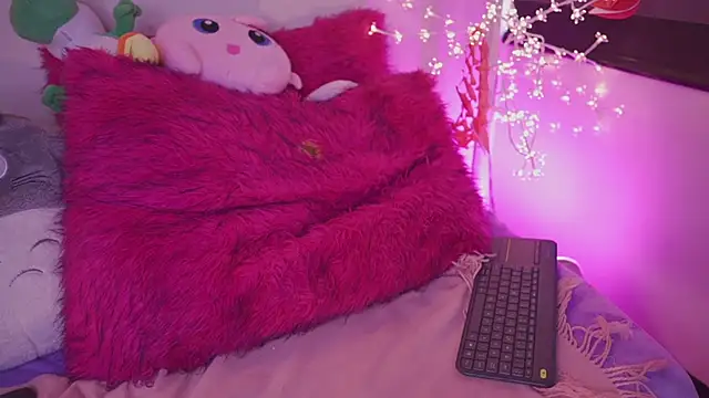 Snapshot of emma_soffia_ chatting on 24, 2, 2025 emma soffia  online show from 24, 2, 2025