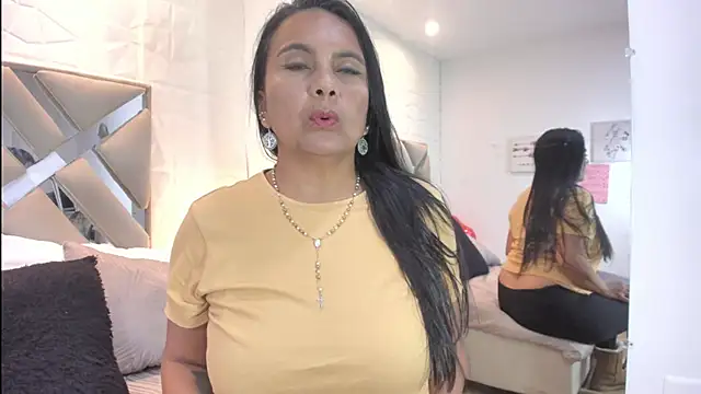 Snapshot of raquell_moore chatting on 23, 4, 2026 raquell moore online show from 23, 4, 2026