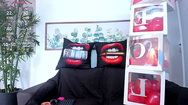 Snapshot of NicolettaLima chatting on 14, 2, 2025 NicolettaLima online show from 14, 2, 2025