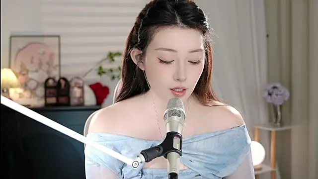 Snapshot of Dou-Dou-er chatting on 18, 10, 2025 Dou-Dou-er online show from 18, 10, 2025