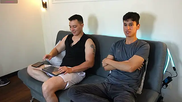 Snapshot of Cum_hunters chatting on 17, 1, 2025 Cum hunters online show from 17, 1, 2025
