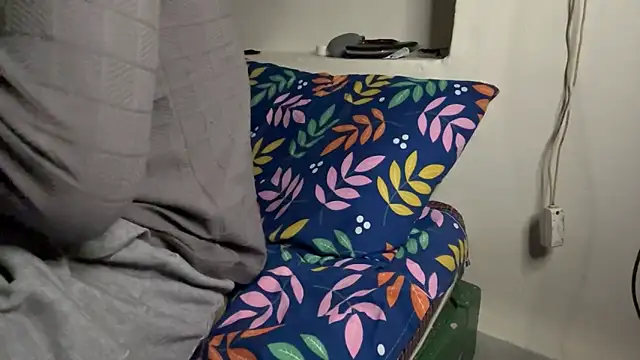 hot hunk boy online show from 17, 12, 2025